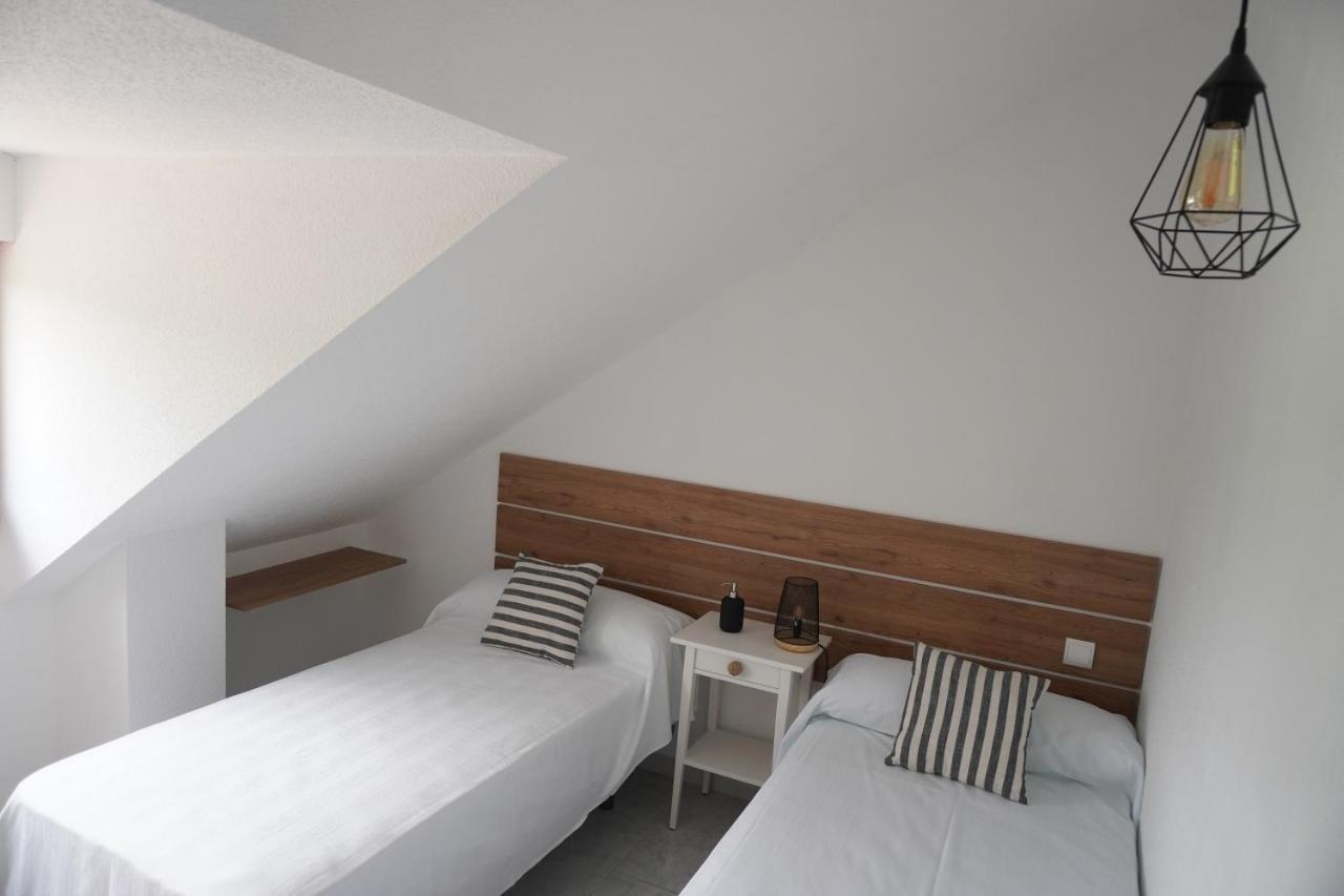 Hostal La Biela 43 Galizano Esterno foto