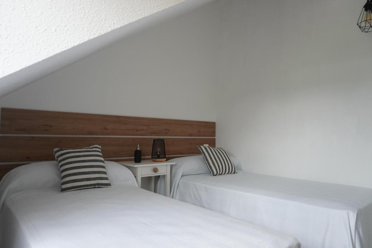 Hostal La Biela 43 Galizano Esterno foto