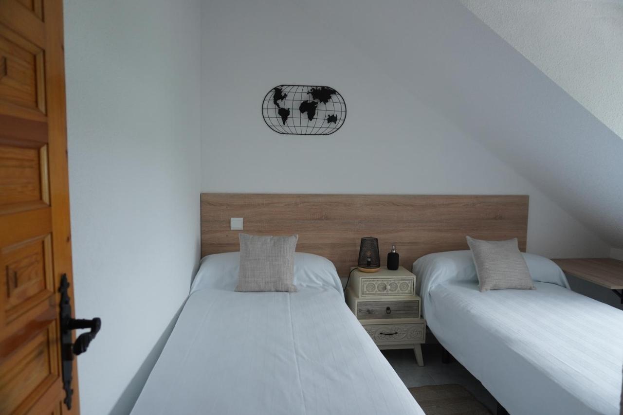 Hostal La Biela 43 Galizano Esterno foto