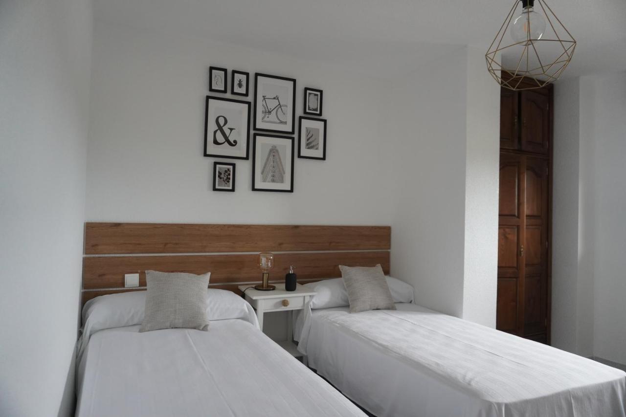 Hostal La Biela 43 Galizano Esterno foto
